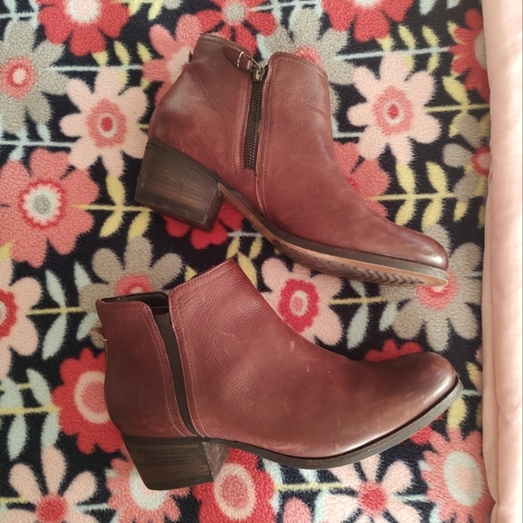 CLARKS LADIES BROWN LEATHER ANKLE BOOTS. EUC SZ 9.5 - Picture 2 of 7